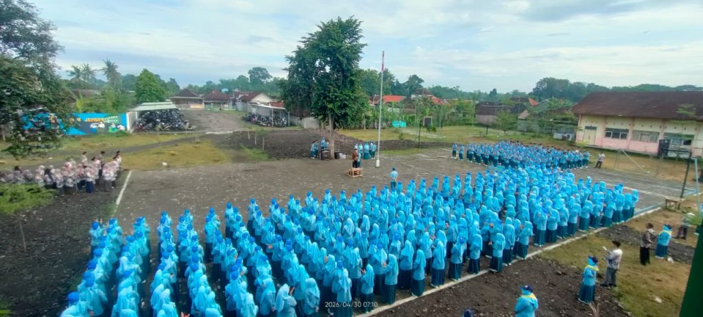 Apel pagi perdana